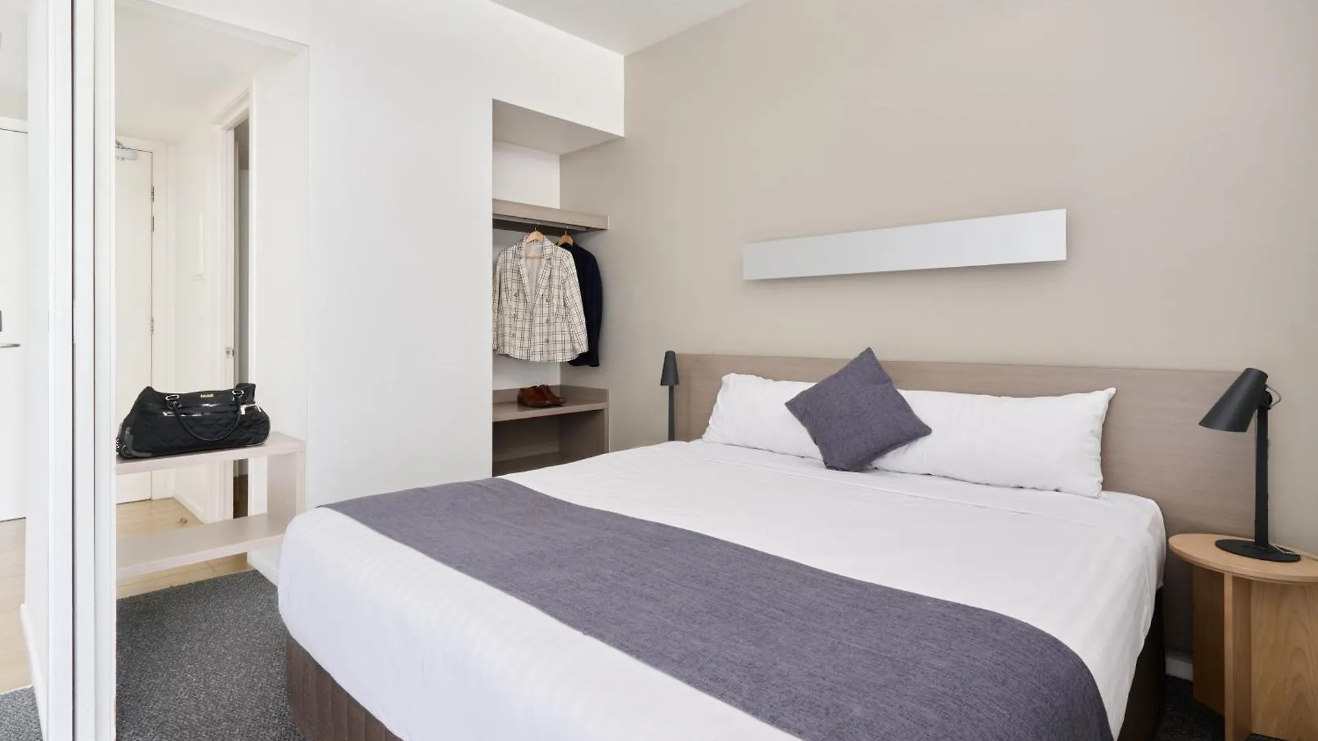 Abode Gungahlin Aparthotel Canberra 4*,